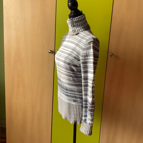 DKNY Sweater Turtleneck - Picture 10 of 12